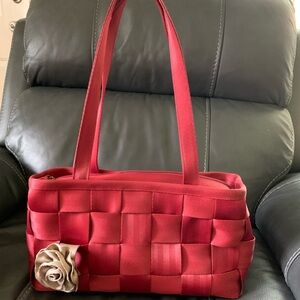 Harvey’s seatbelt bag